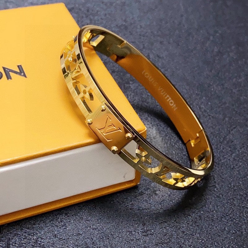 18K Louis Vuitton Vintage Gold Bracelet