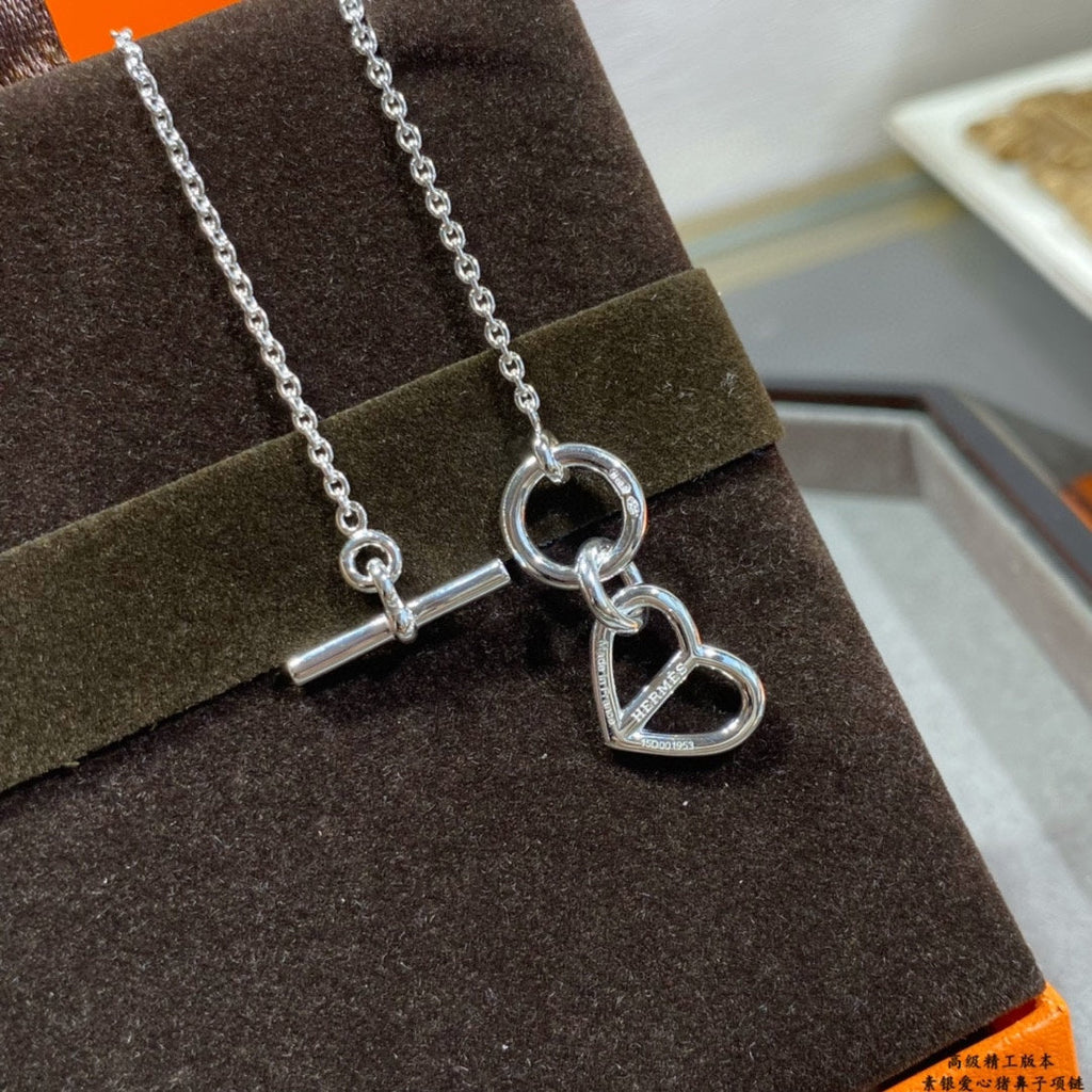 18K Cache-coeur Amulette Pendant Hermes Necklace
